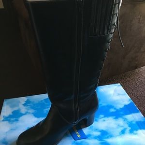 Women’s 12 Wide with wide Calf